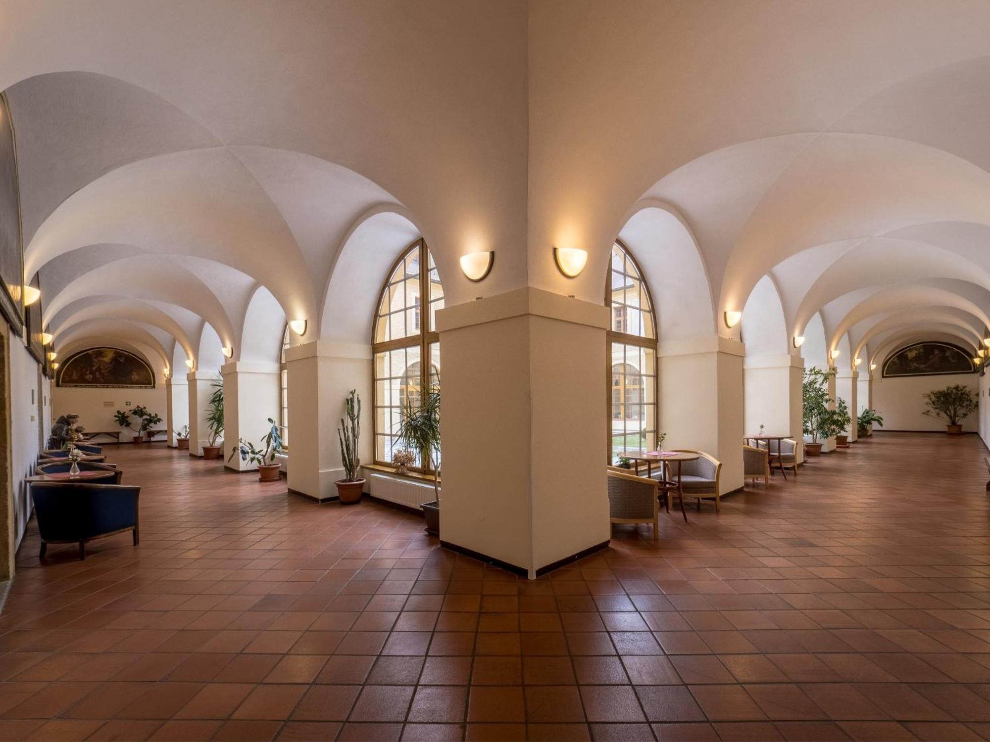 Klaster Hejnice - Vzdelavaci, Konferencni A Poutni Dum Exterior photo