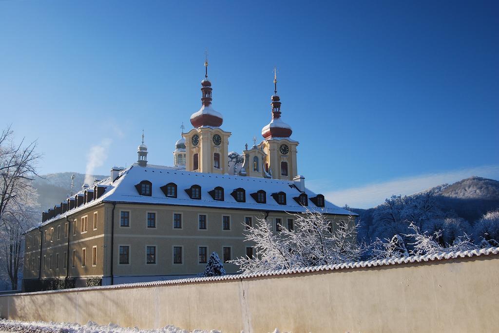 Klaster Hejnice - Vzdelavaci, Konferencni A Poutni Dum Exterior photo